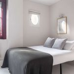 Rent 2 bedroom apartment of 99 m² in Paris