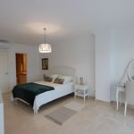 Rent 2 bedroom apartment of 200 m² in Málaga