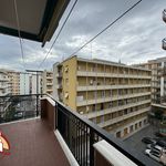 Affitto 7 camera appartamento di 114 m² in Genova