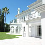 Rent 5 bedroom house of 505 m² in Marbella