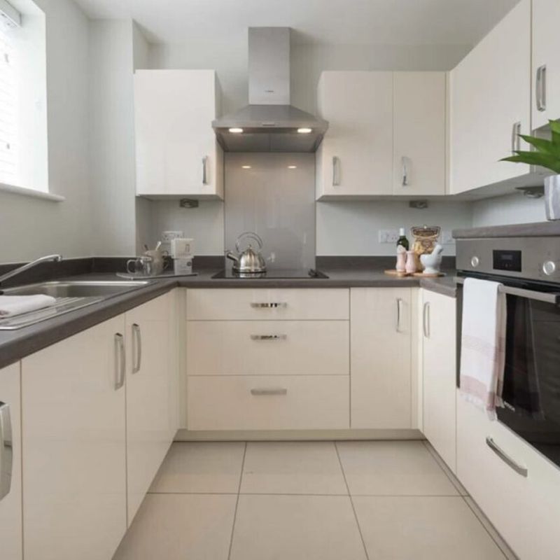 2 bedroom property to let in Clive Road, Redditch - £1,585 pcm