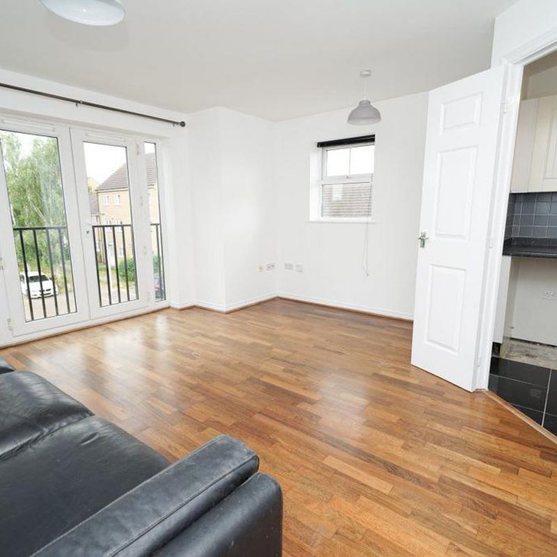 Dimmock Close, Leighton Buzzard 2 bed flat to rent - £1,100 pcm (£254 pw) Little Billington