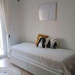 Rent a room of 77 m² in lisbon
