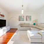 Rent 4 bedroom apartment of 150 m² in Porto