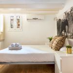 Rent 1 bedroom apartment of 646 m² in Barcelona
