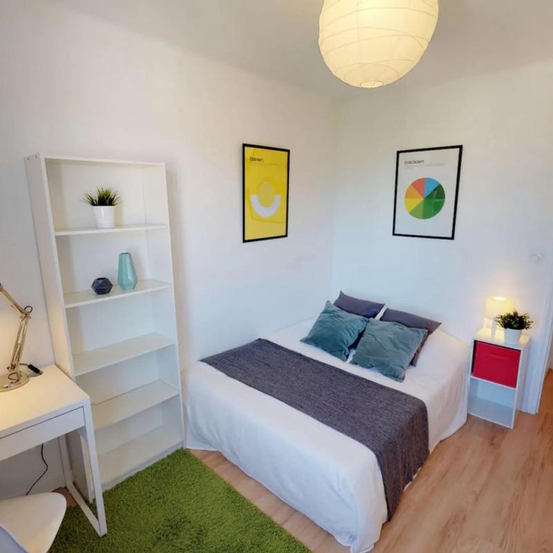 Delightful double bedroom in Les Arceaux