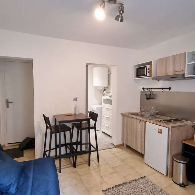 Location appartement 1 pièce 16 m² Sommières (30250)