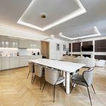 Rent 5 bedroom apartment of 215 m² in Paris