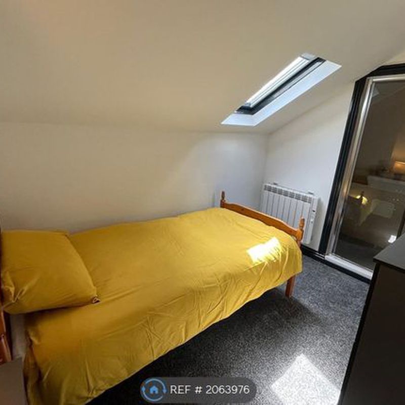 Room to rent in Ashdown Road, Wakefield WF1 Belle Vue