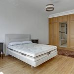 Rent 5 bedroom apartment of 210 m² in Paris