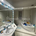 Rent 5 bedroom apartment of 260 m² in Verona