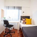 Rent a room of 280 m² in Madrid