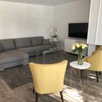 Rent 3 bedroom apartment of 162 m² in Beverly Hills