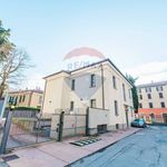 Affitto 5 camera appartamento di 890 m² in Bergamo