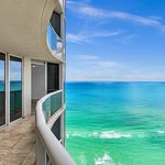 Rent 2 bedroom apartment of 1644 m² in Sunny Isles Beach