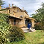 Affitto 5 camera casa di 850 m² in Giugliano in Campania