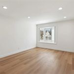 Rent 3 bedroom apartment of 139 m² in Costa Mesa