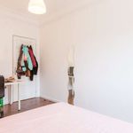 Rent a room of 100 m² in lisbon
