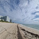 Rent 1 bedroom apartment of 952 m² in Miami Beach