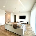 Rent 4 bedroom apartment of 265 m² in Santa Clarita