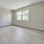 Rent 3 bedroom apartment of 4972 m² in Hartford