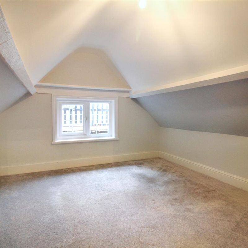 2 bedrooms Whitchurch