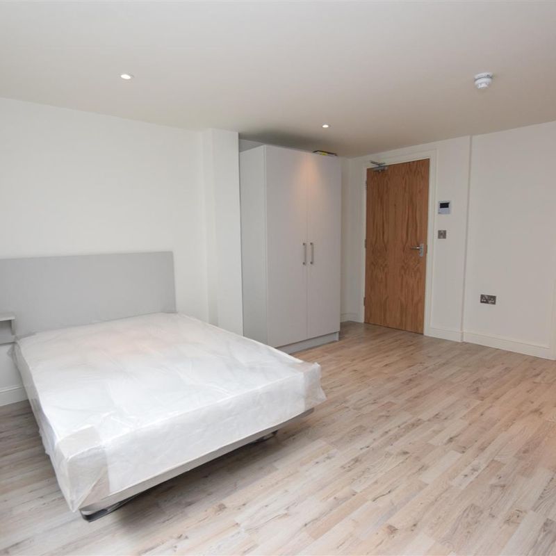 TO LET - STUDENTS - Modern Studio Apartment in Central Location Derby