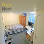 6 bedroom student apartment in Leeds