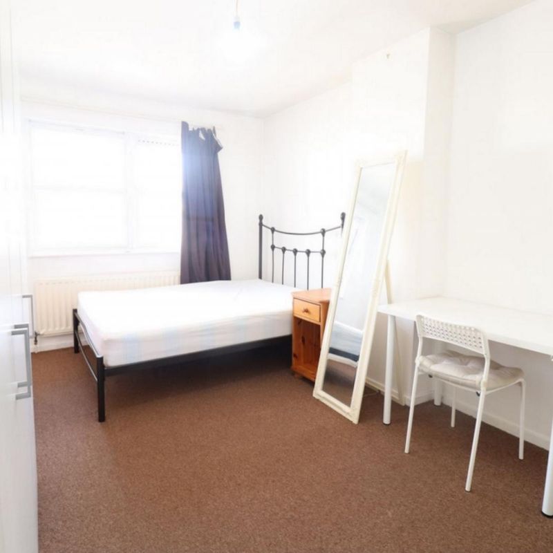 Room in a 4 Bedroom Apartment, Chilver St, London SE10 8QY