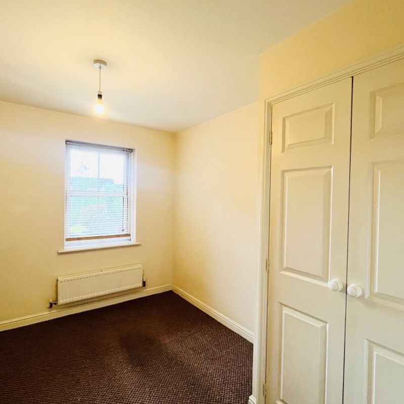 2 bedroom property to let in Deykin Road, Lichfield - £950 pcm Leomansley