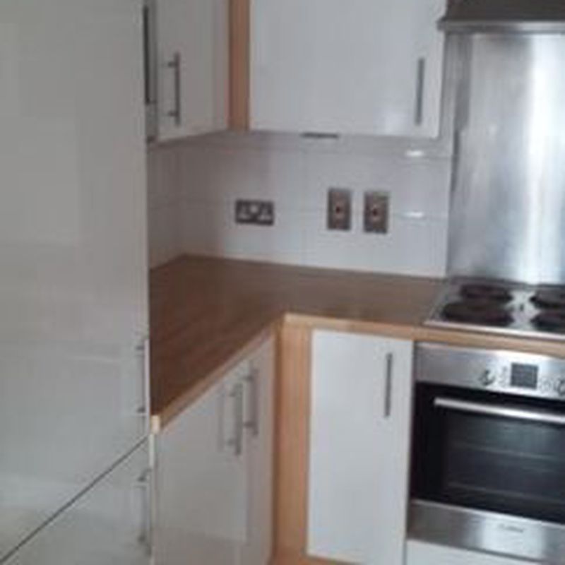 Flat to rent in Meridian Plaza, Bute Terrace, Cardiff CF10