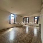 Rent 5 bedroom apartment of 120 m² in Venice