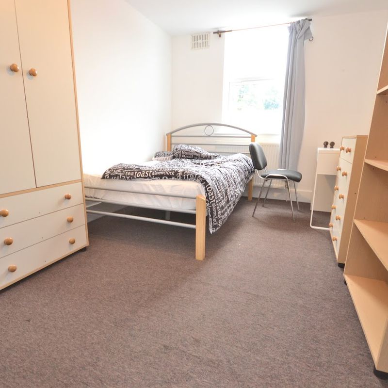 Spacious Superior 6 Double Bedroom 2 Bath House, Ideal for Students with Friendly, Responsive, Professional Landlord Whiteknights