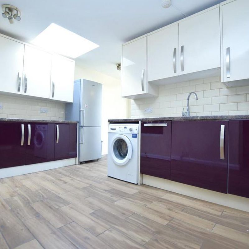 4 bedroom terraced house to rent Loxford
