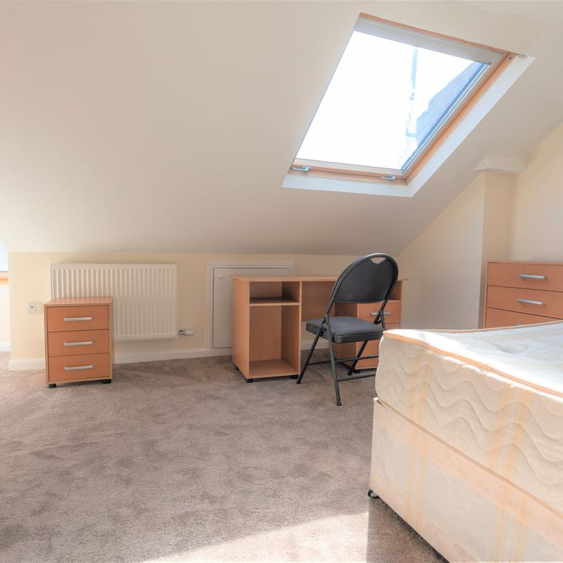 Recently Refurbished, Spacious Upmarket 6 Double Bed 2 Bath House, Spare Room, The Mount