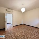 Affitto 3 camera appartamento di 110 m² in Bologna
