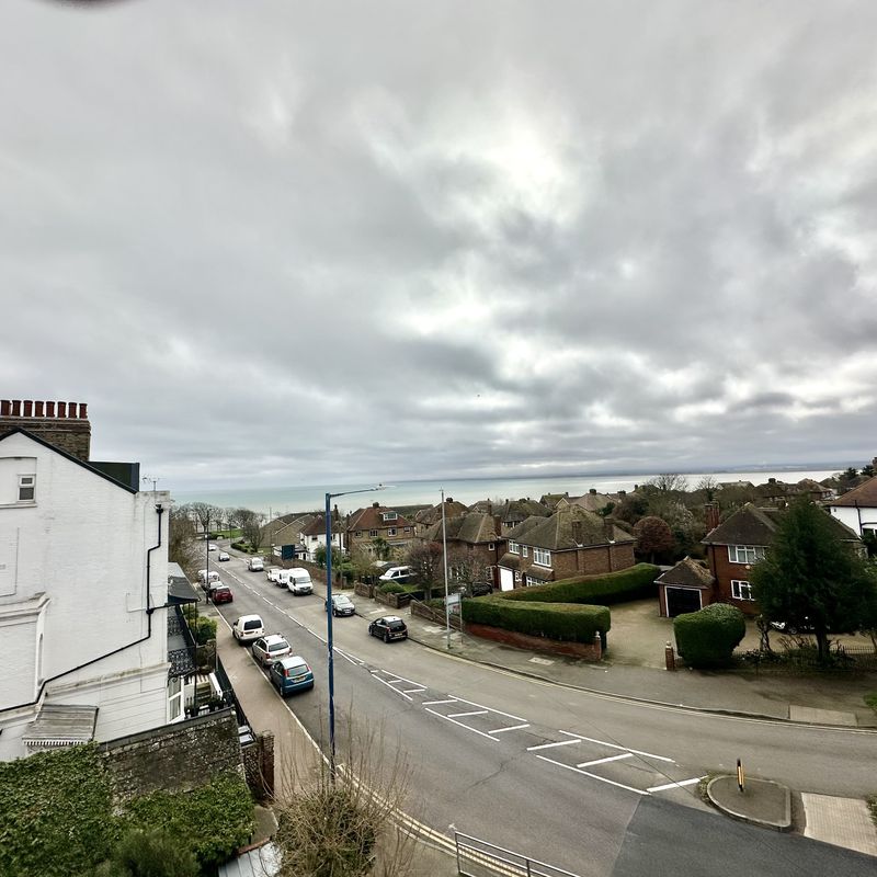 1 bed flat to rent in westcliff road, ramsgate, ct11