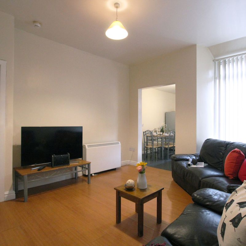 Room in a 6 Bedroom Apartment, 15 Ruskin Ave, Manchester M14 4DP