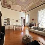 Affitto 4 camera appartamento di 150 m² in Torino