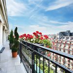 Rent 7 bedroom apartment of 340 m² in Paris