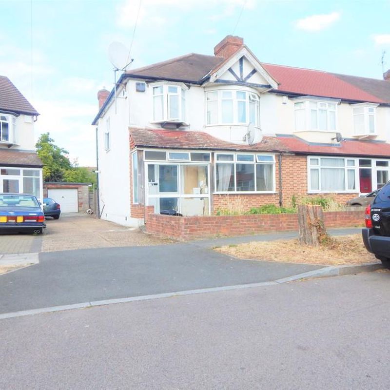 1 bedroom in a house share to rent Bushey Mead