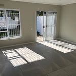 Rent 2 bedroom house of 250 m² in Cape Town
