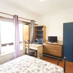 Rent a room of 75 m² in Parede