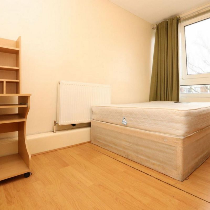 Welcoming double bedroom in Bow