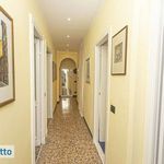 Affitto 6 camera appartamento di 122 m² in Genova