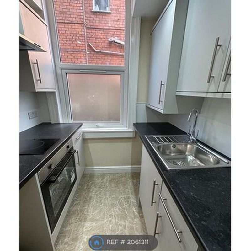Flat to rent in Grosvenor Road, Scarborough YO11 South Cliff