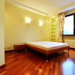Wynajmij 4 sypialnię apartament z 125 m² w Warszawa
