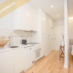 Rent 6 bedroom apartment of 68 m² in Porto