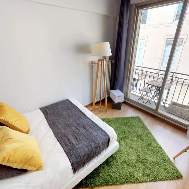 Cool double bedroom with balcony close to Arc de Triomphe Montpellier