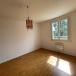 Rent 4 bedroom house of 90 m² in Civray